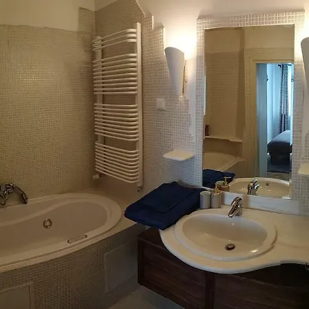 Golden Duck Apartment